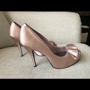 Steve Madden Luxe Blush Pink Satin Pumps